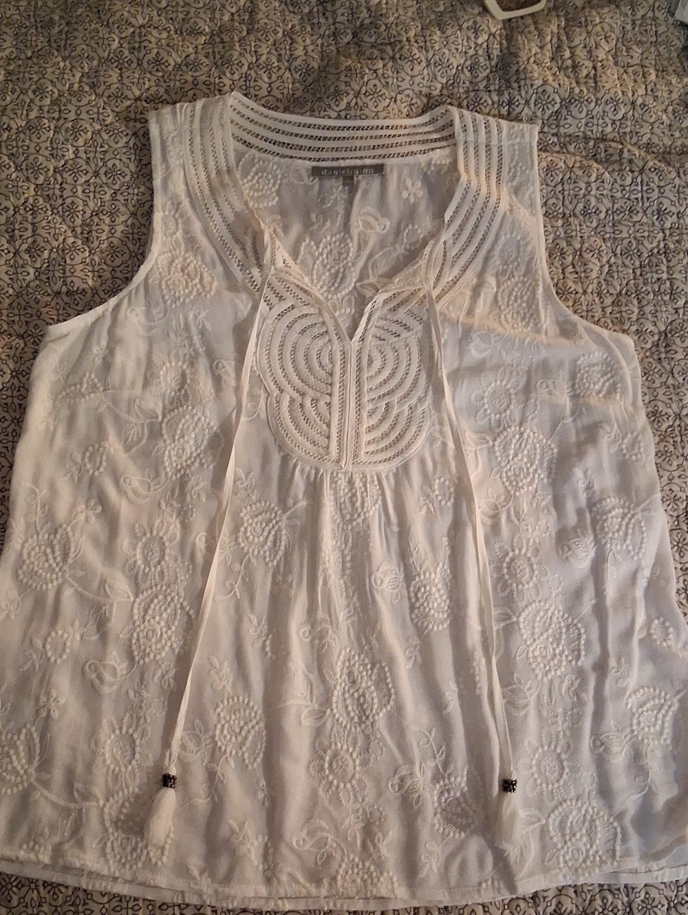 Daniel Rainn Women’s Cream Embroidered Sleeveless Camisole with Tassel Tie Sz L